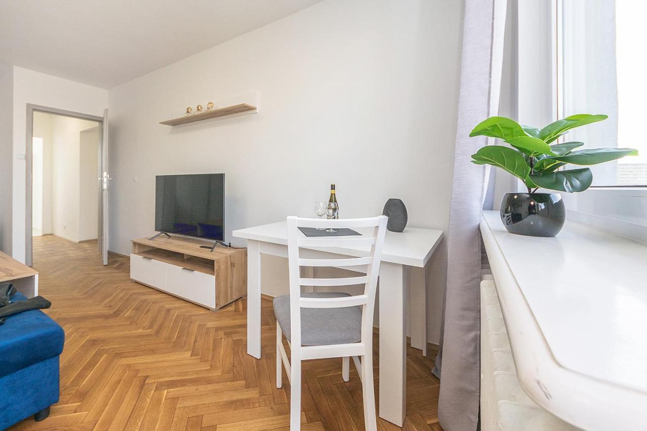 Glow Apartments, Apartament Kolobrzeska グダニスク エクステリア 写真